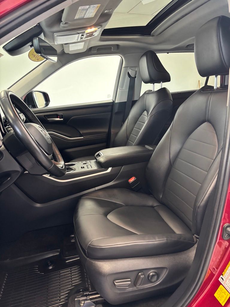 Used 2025 Toyota Highlander SUV