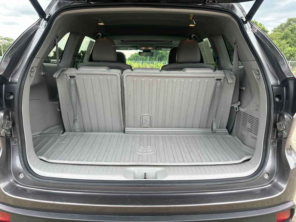 Used 2017 Toyota Highlander SUV