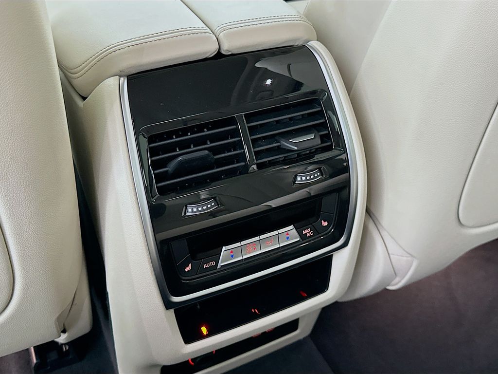 2022 BMW X7 xDrive40i 26