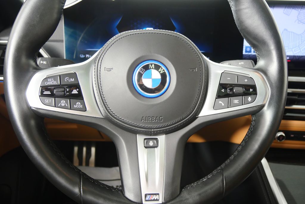 Thumbnail: 2022 BMW i4 - 22
