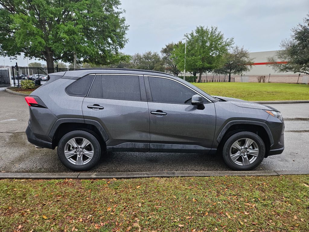 2022 Toyota RAV4 XLE 6