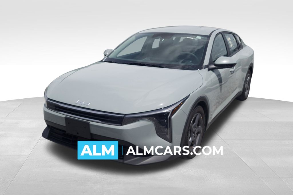 2025 Kia K4 LXS AT's photo