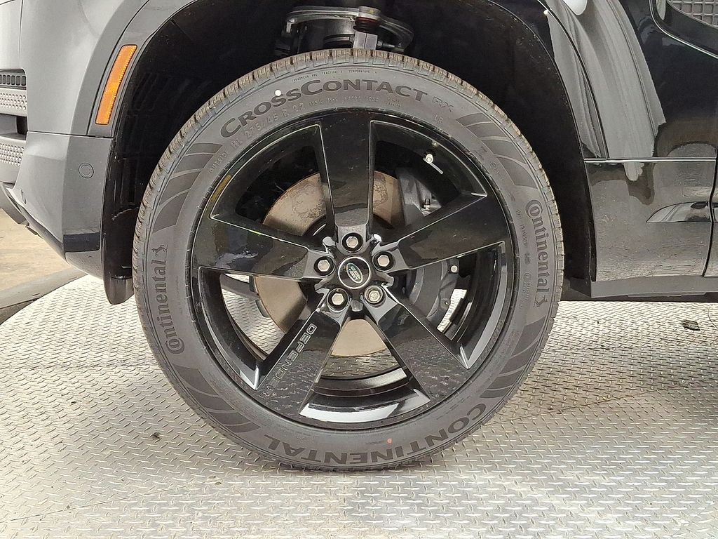 2025 Land Rover Defender 110 5