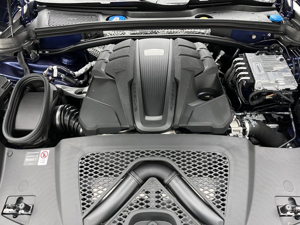 Thumbnail: 2026 Porsche Macan - 31