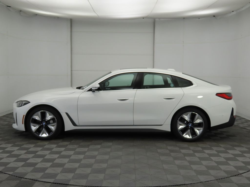 Thumbnail: 2025 BMW i4 - 9