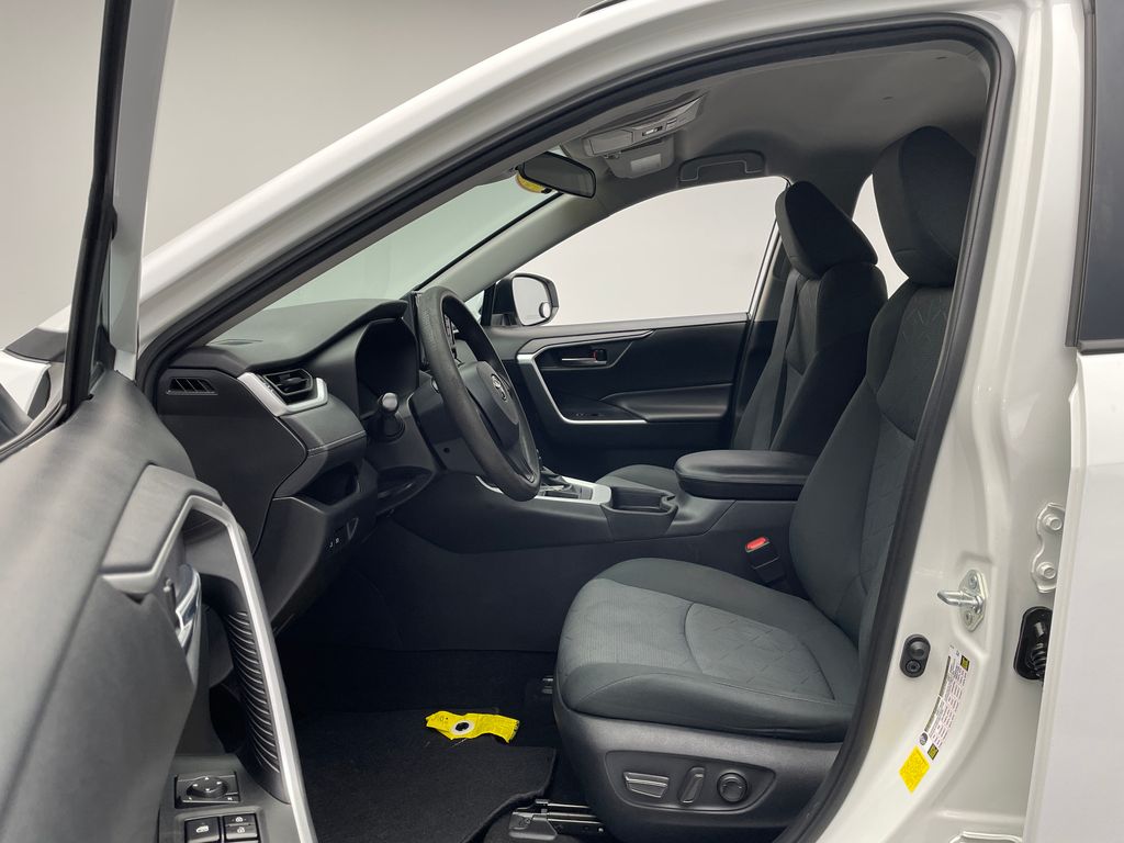 2020 Toyota RAV4 XLE 12