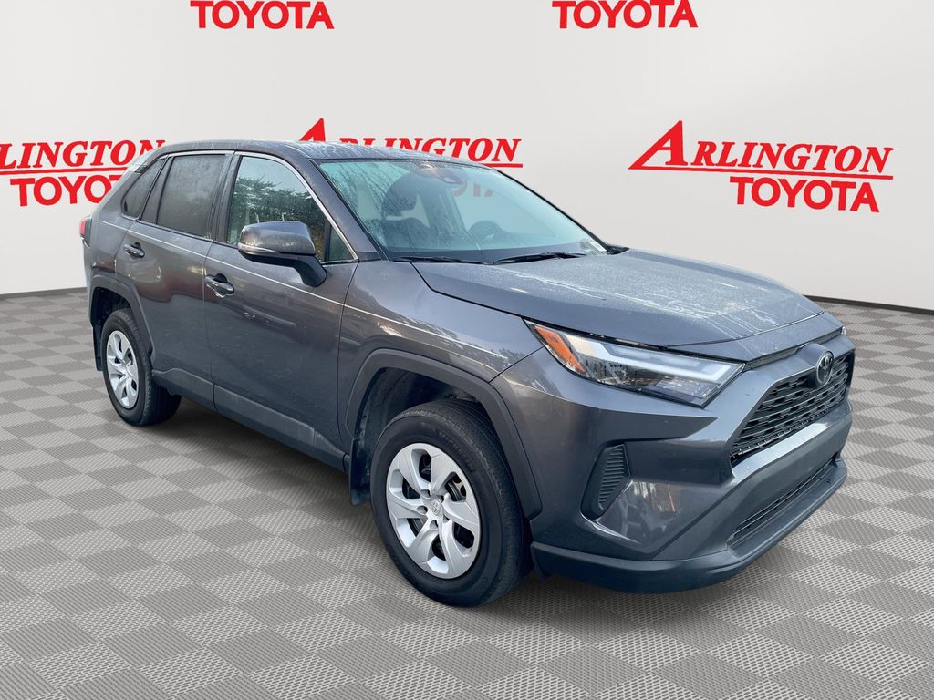 2024 Toyota RAV4 LE's photo