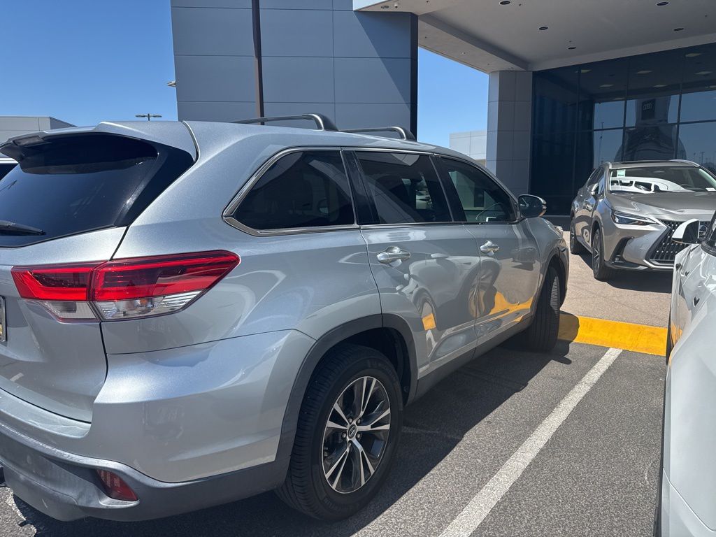 Thumbnail: 2019 Toyota Highlander - 3