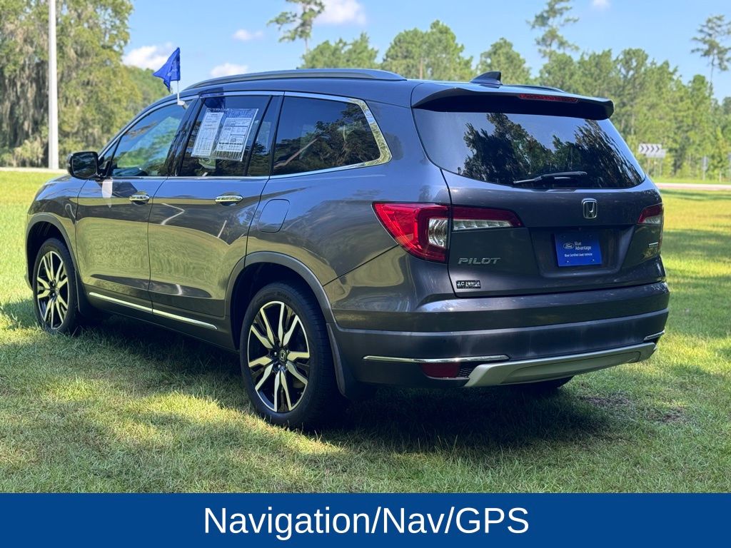 2020 Honda Pilot Touring w/Rear Captain's Chairs