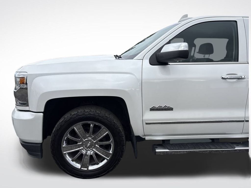 2017 Iridescent Pearl Tricoat Chevrolet Silverado 1500 High Country 4X4 Truck