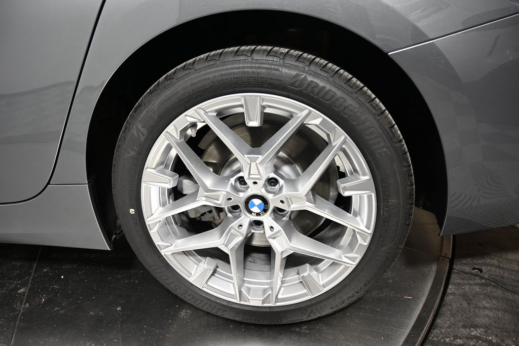 Thumbnail: 2025 BMW 3 Series - 12
