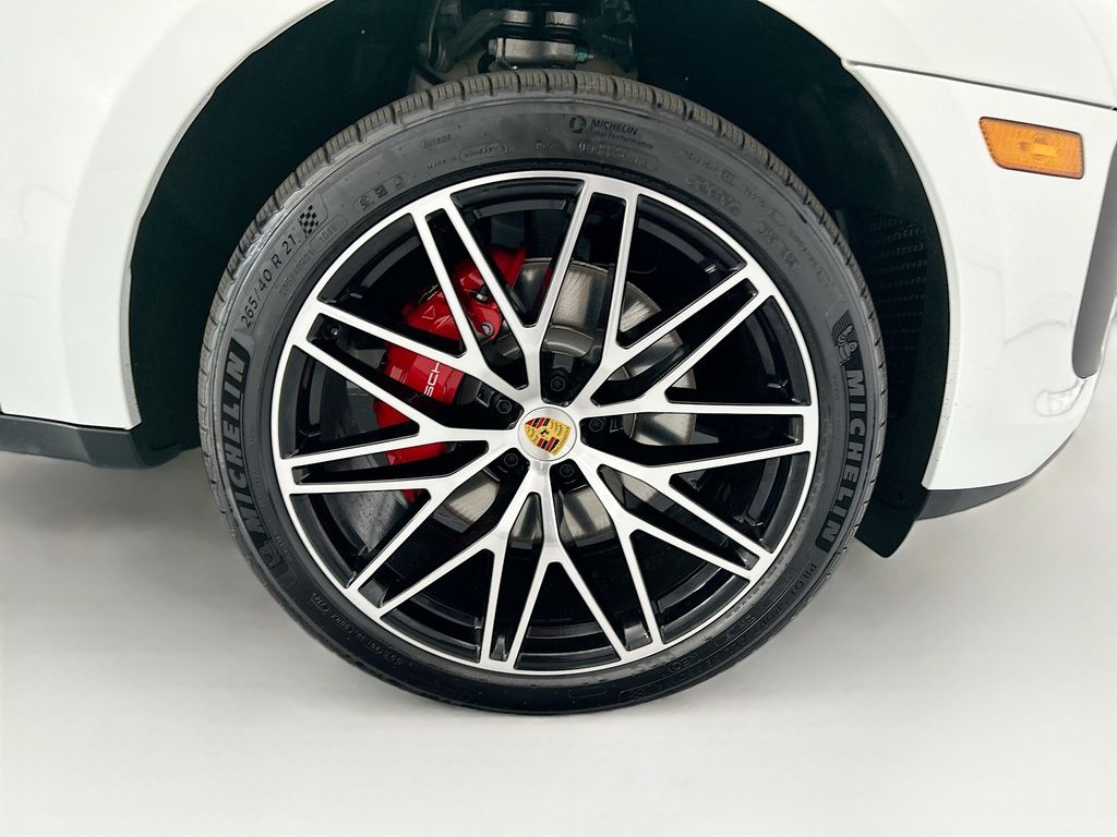 Thumbnail: 2026 Porsche Macan - 32