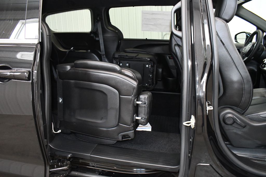 Used 2026 Black Chrysler Select image 26