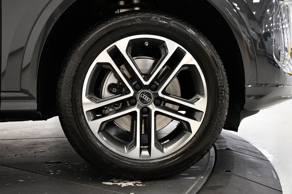 Thumbnail: 2025 Audi Q5 - 16