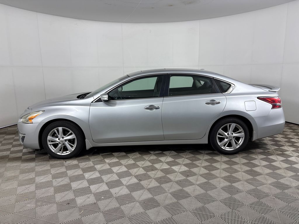 Used 2014 Silver Nissan 2.5 SV image 12