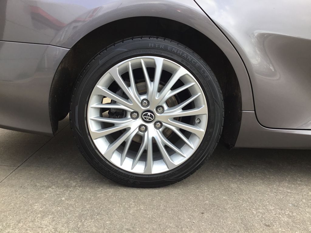 Thumbnail: 2019 Toyota Camry - 11