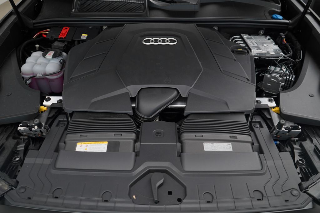 Thumbnail: 2026 Audi Q8 - 12