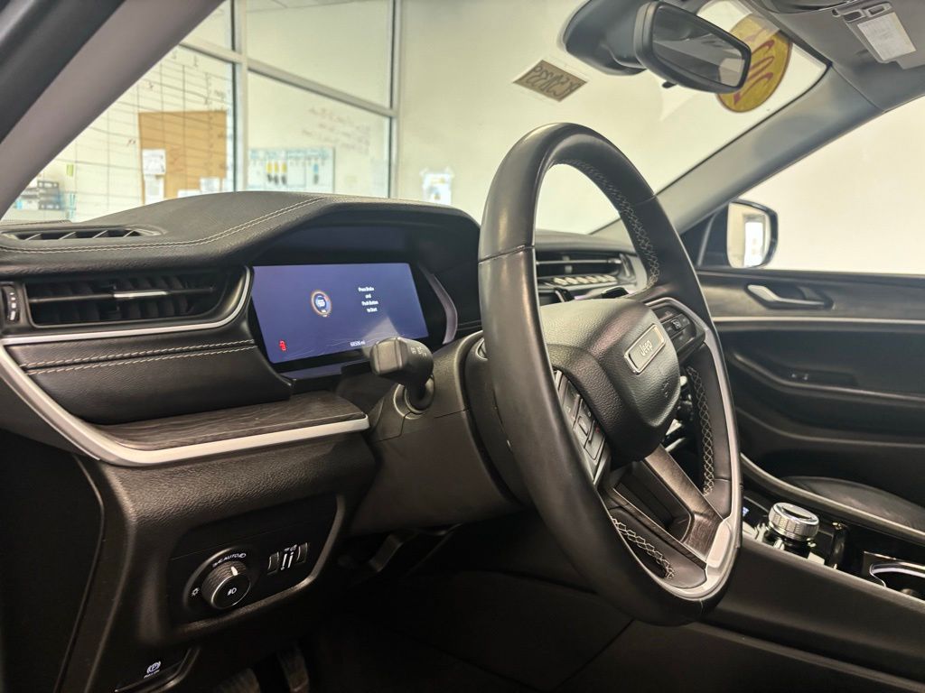Used 2023 Jeep Grand Cherokee SUV