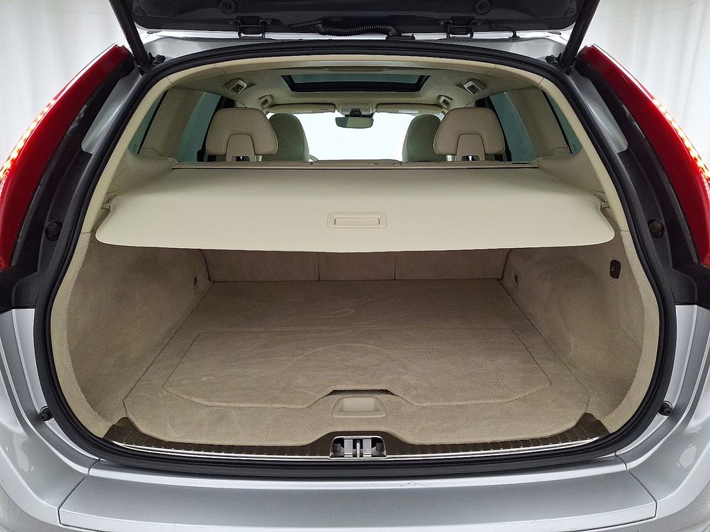 Thumbnail: 2016 Volvo XC60 - 28