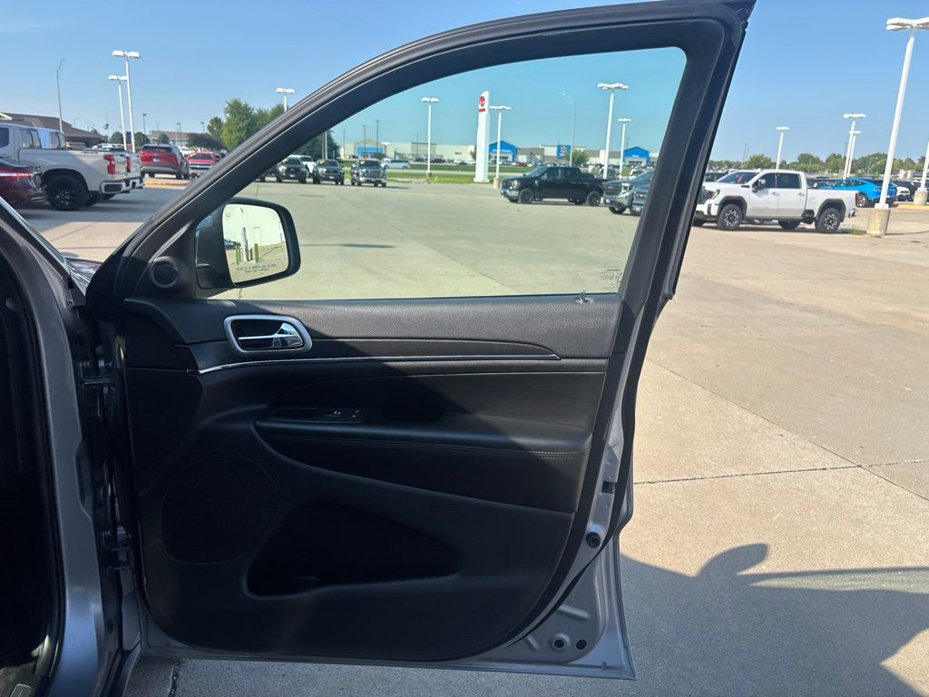 Used 2018 Jeep Grand Cherokee SUV