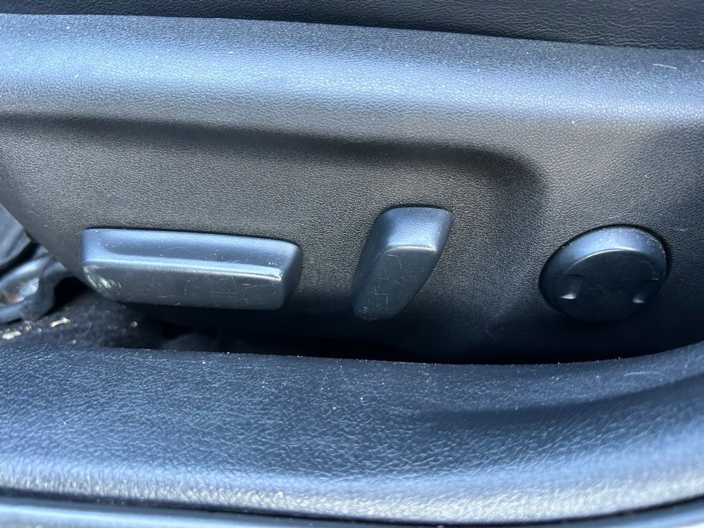 Thumbnail: 2016 Toyota Camry - 16