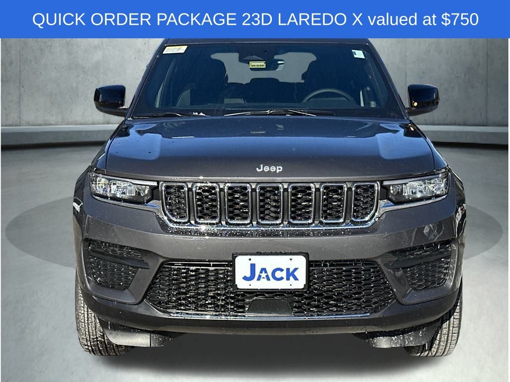 2025 Jeep Grand Cherokee Laredo photo 4