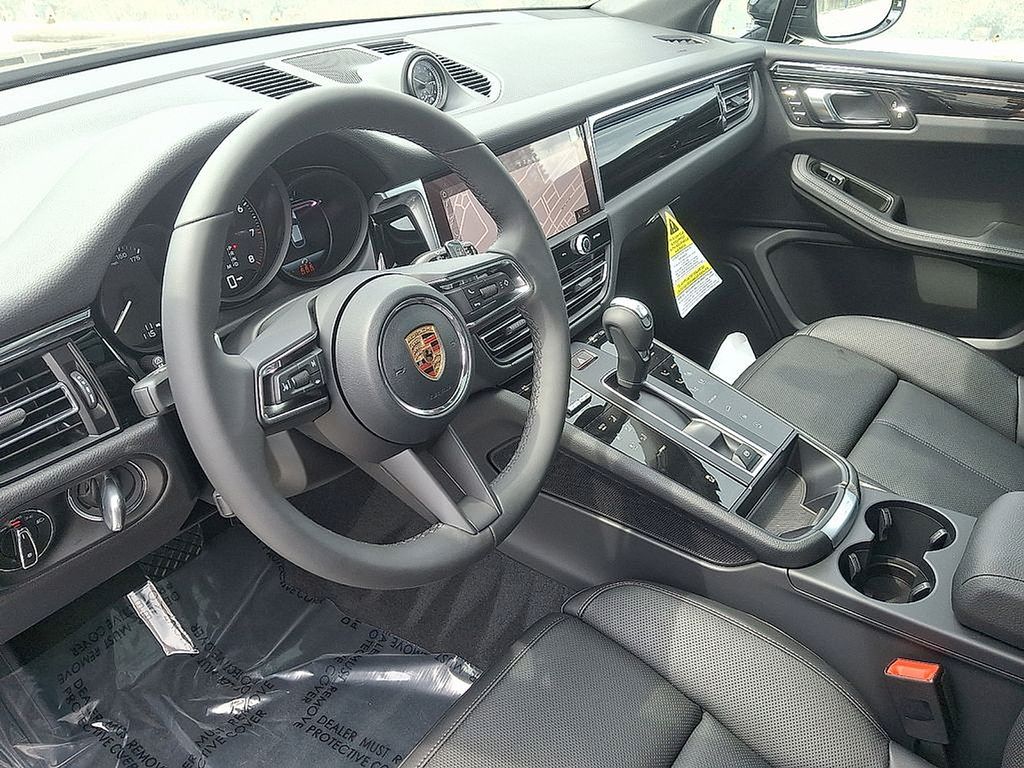 Thumbnail: 2026 Porsche Macan - 4