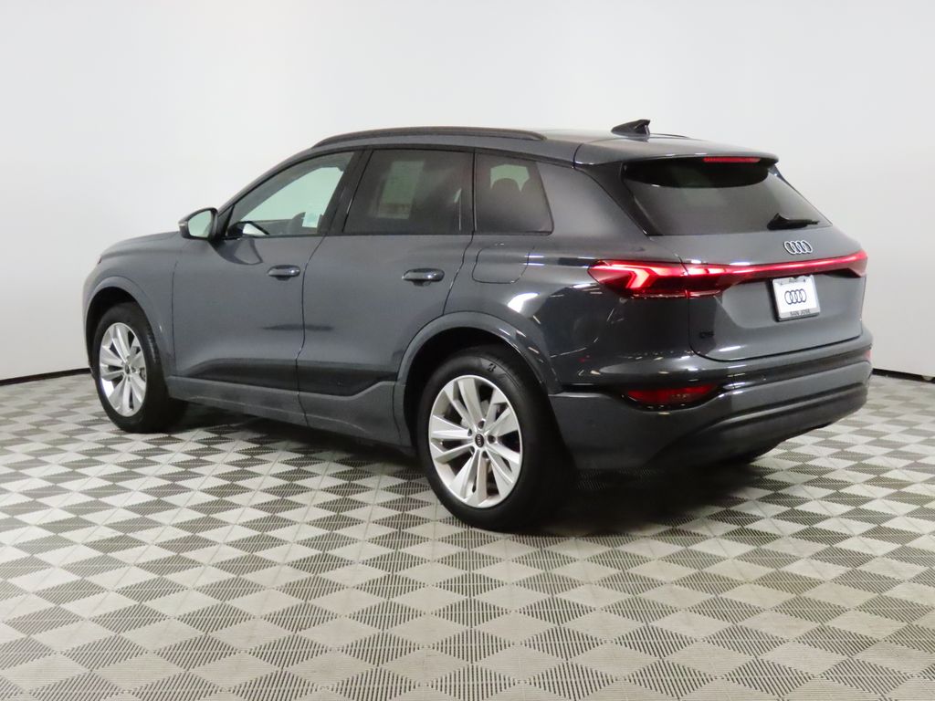 Thumbnail: 2025 Audi Q6 e-tron - 3