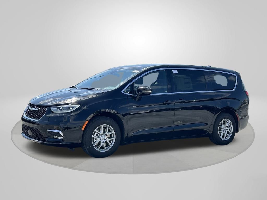 2025 Chrysler Pacifica Select's photo