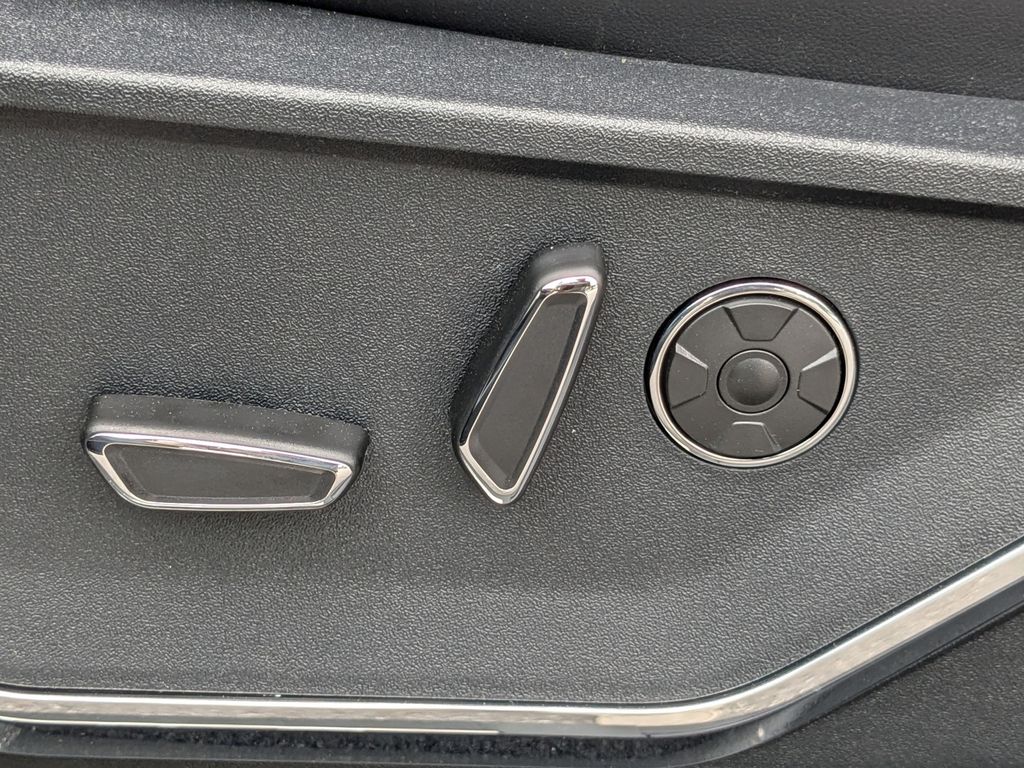 2025 Ford F-150 Lightning Platinum