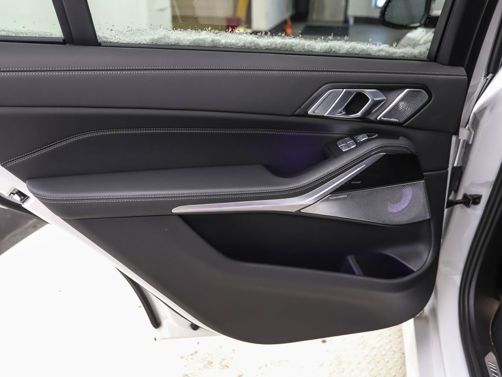 Thumbnail: 2024 BMW X7 - 19