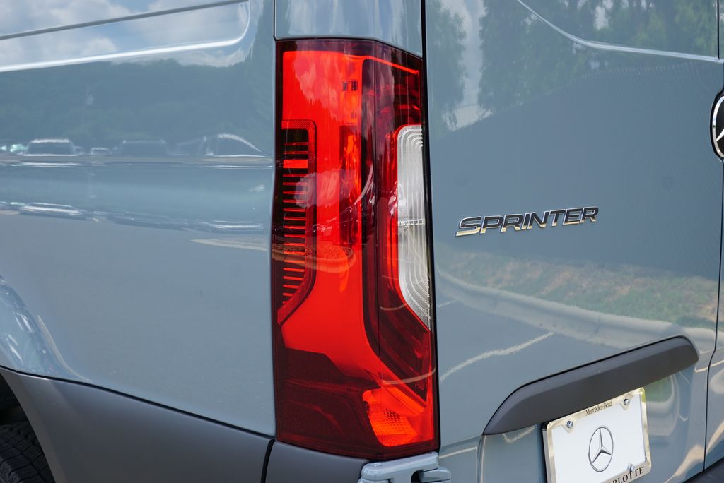 Thumbnail: 2025 Mercedes-Benz Sprinter - 8