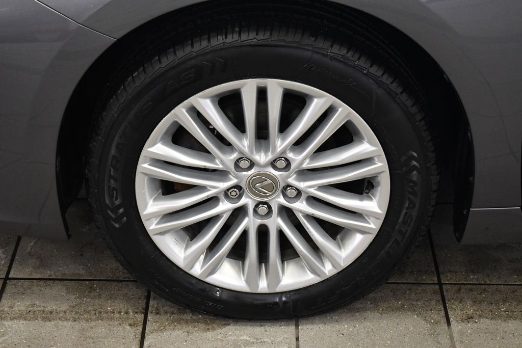 Thumbnail: 2013 Lexus ES - 11