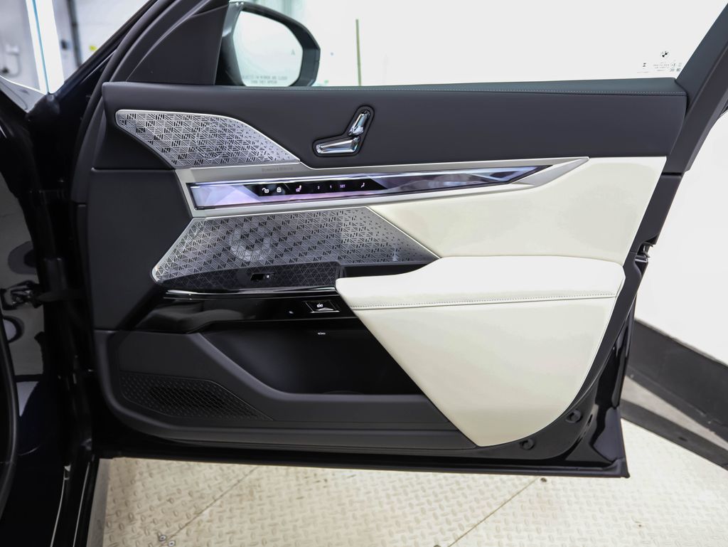 Thumbnail: 2026 BMW 7 Series - 30