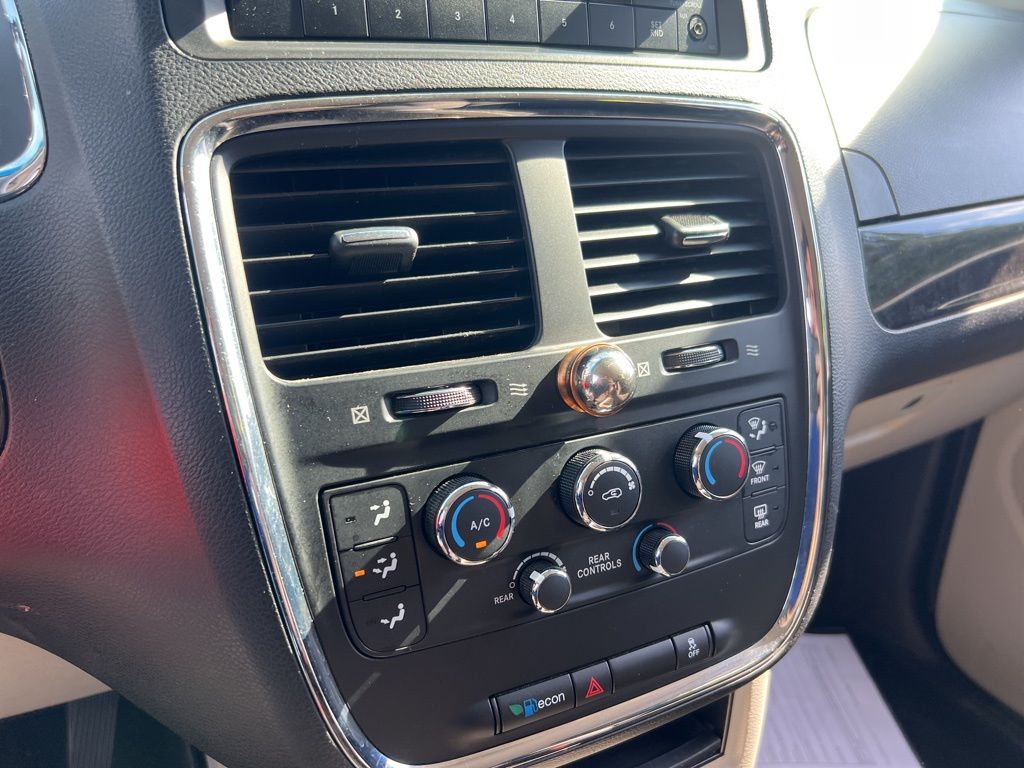 Thumbnail: 2016 Dodge Grand Caravan - 32
