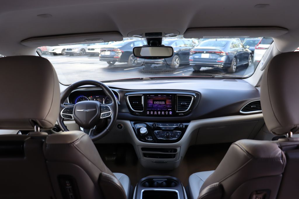 2017 Chrysler Pacifica  19