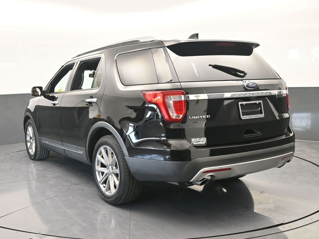 Used 2017 Shadow Black Ford Limited image 4