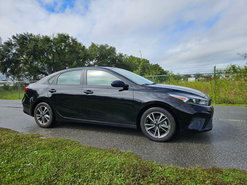Thumbnail: 2023 Kia Forte - 7