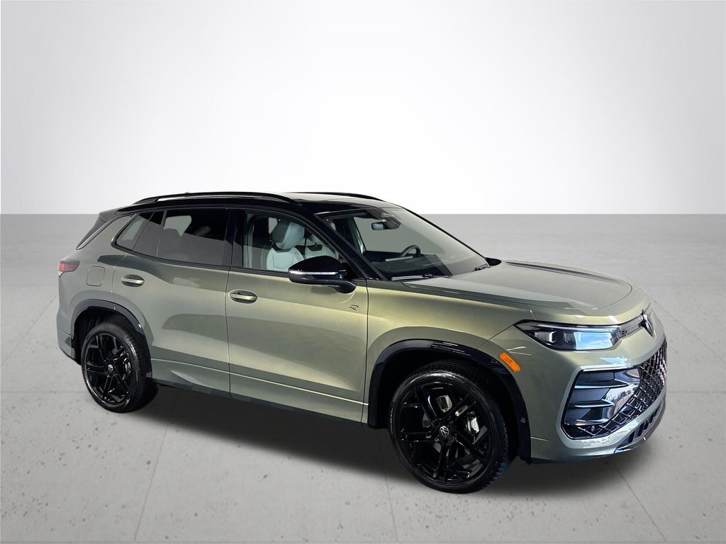 2025 Volkswagen Tiguan SE R-Line Black photo 3