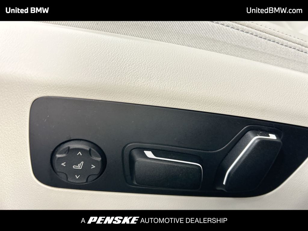 Thumbnail: 2025 BMW 5 Series - 12