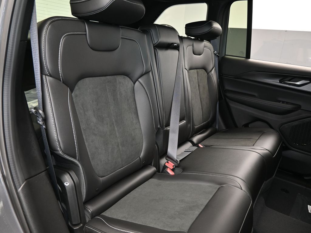 New 2025 Baltic Gray Metallic Clearcoat Jeep Altitude X image 32