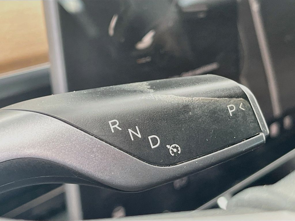 Used 2019 Black Tesla Standard Range Plus image 16