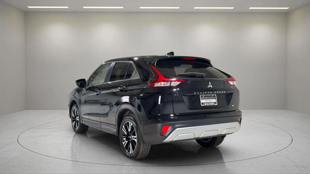 Used 2025 Labrador Black Pearl Mitsubishi SE image 15