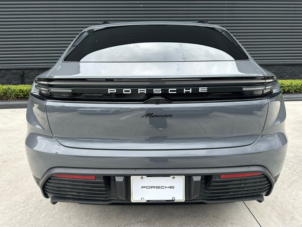 Thumbnail: 2026 Porsche Macan - 12