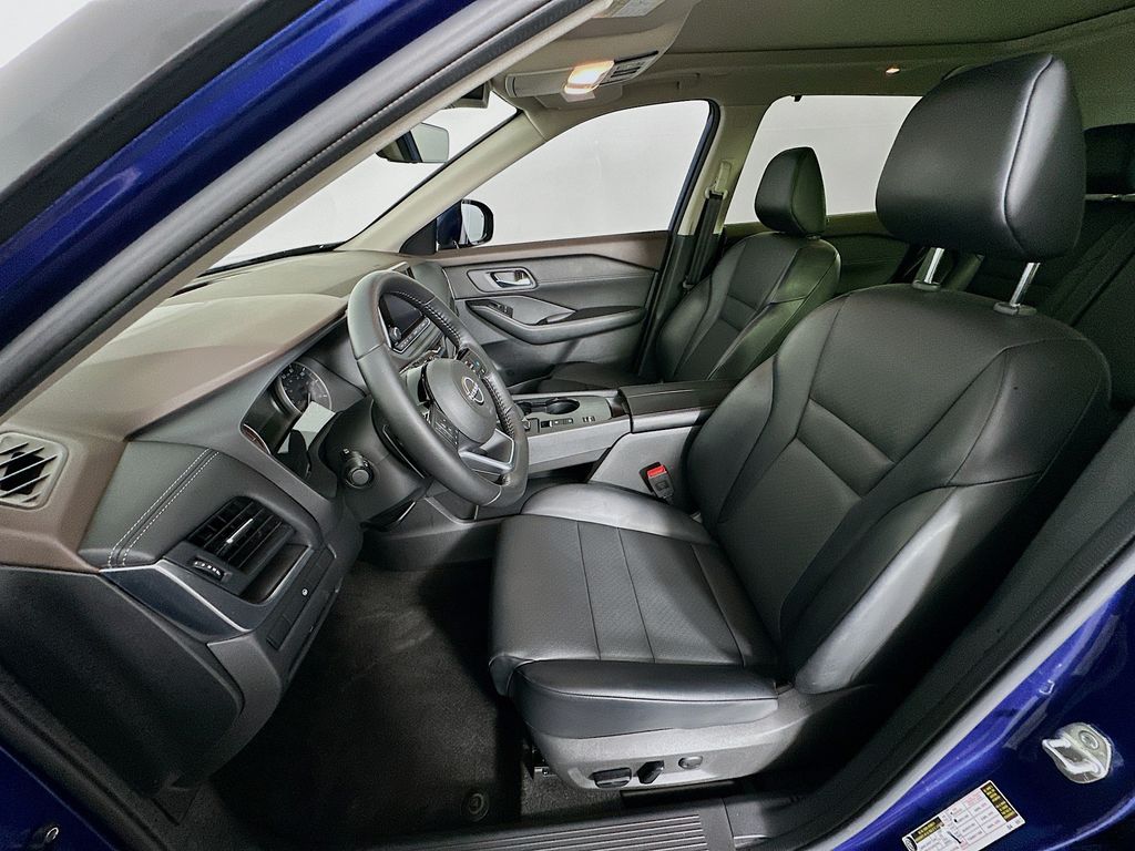 2023 Nissan Rogue SV 21