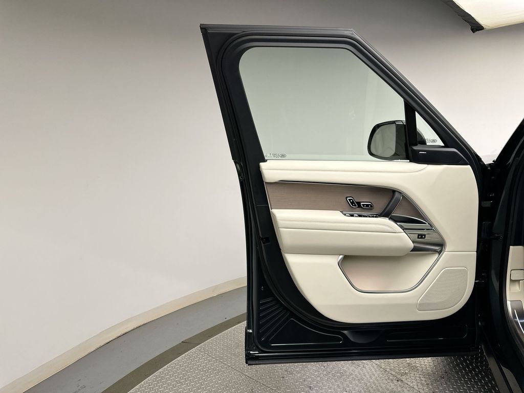 Thumbnail: 2026 Land Rover Range Rover - 17