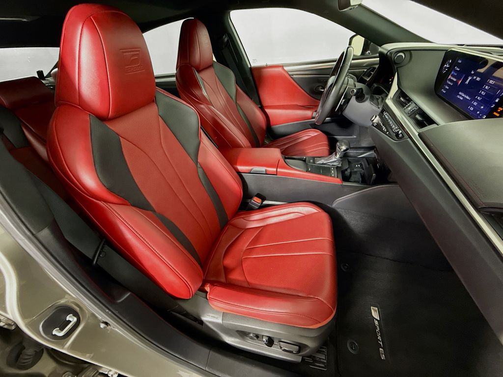 Thumbnail: 2021 Lexus ES - 30