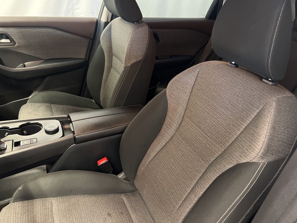 2022 Nissan Rogue SV photo