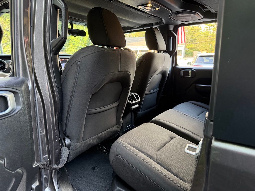 2023 Jeep Wrangler #33