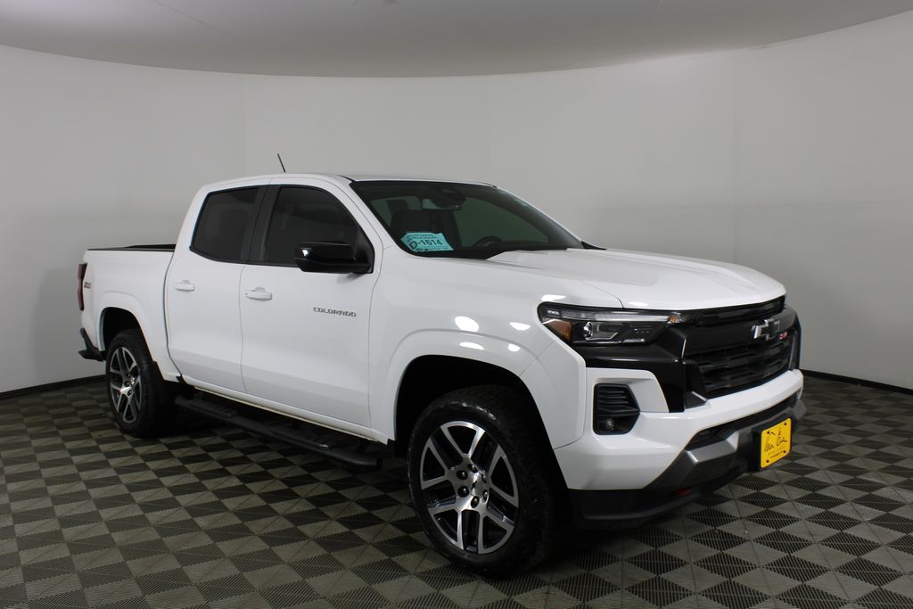 Summit White 2024 Chevrolet Colorado Pickup Truck Four-Wheel Drive 8-Speed Automatic